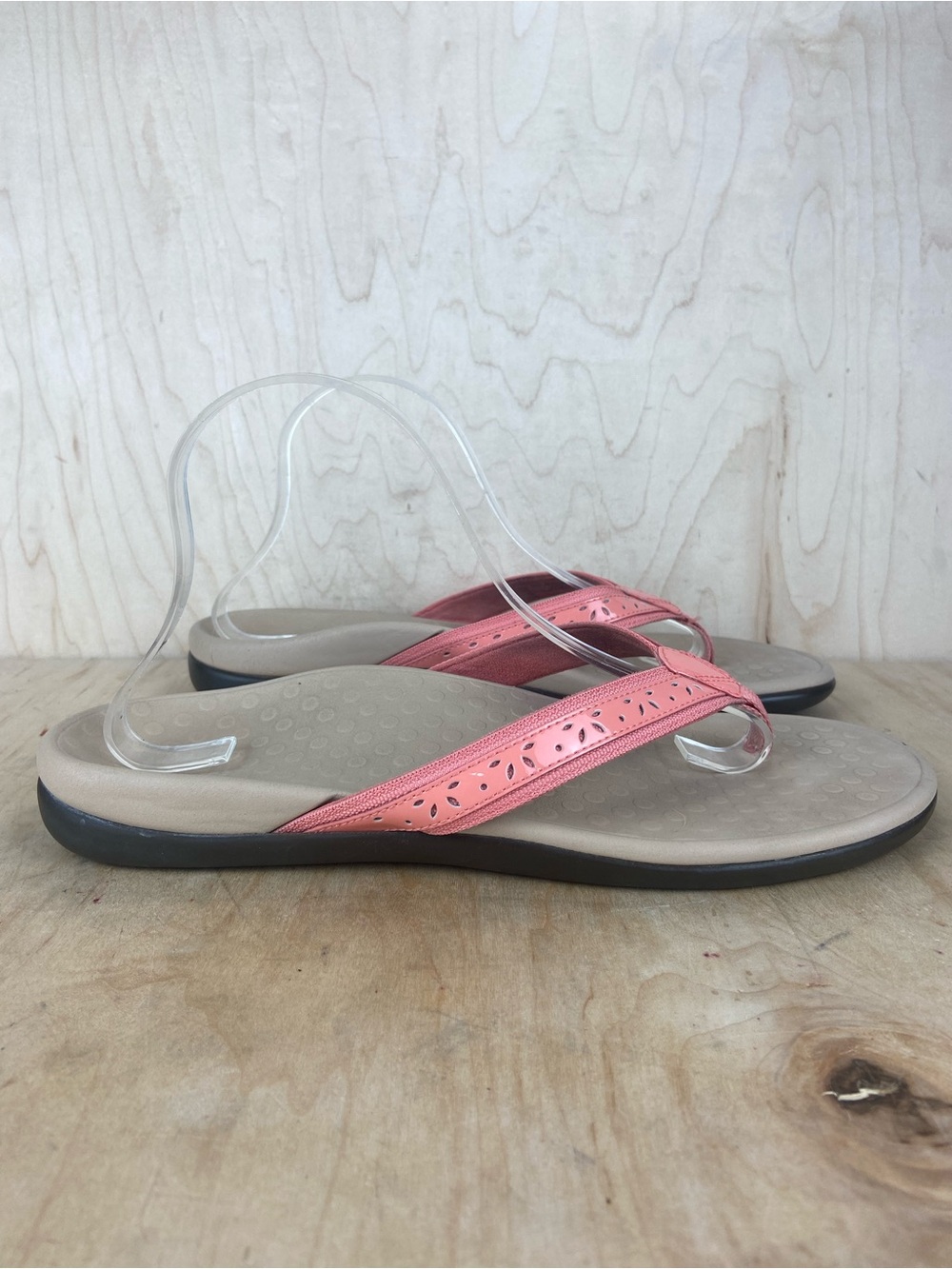Vionic Tide Casandra Coral Patent Leather  Flip Flop Sandals Women’s Size 11
